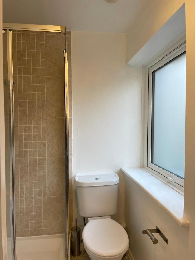 Double Bedroom With A Balcony And Ensuite Bathroom For Short Or Long Stay In London Canary Wharf With Direct Train From Heathrow, Also Convenient From Stansted And Gatwick Airport, 10 Minutes From London City Airport And Excel, 16 Minutes To Westmins Bagian luar foto